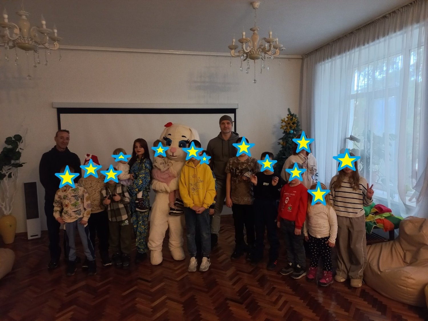 Die freiwilligen Helfer Alessandro Esposto aus Biebergemünd und Anton Böhm aus Schwetzingen sind am 28. Dezember in einem Kinderheim nahe Kiew gewesen.