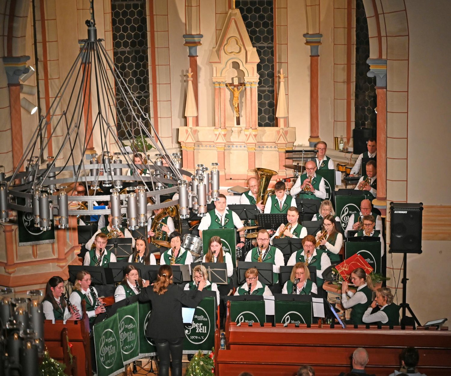 Der Musikverein 1970 Oberzell begeisterte bei seinem Neujahrskonzert in der vollbesetzten evangelischen Kirche.