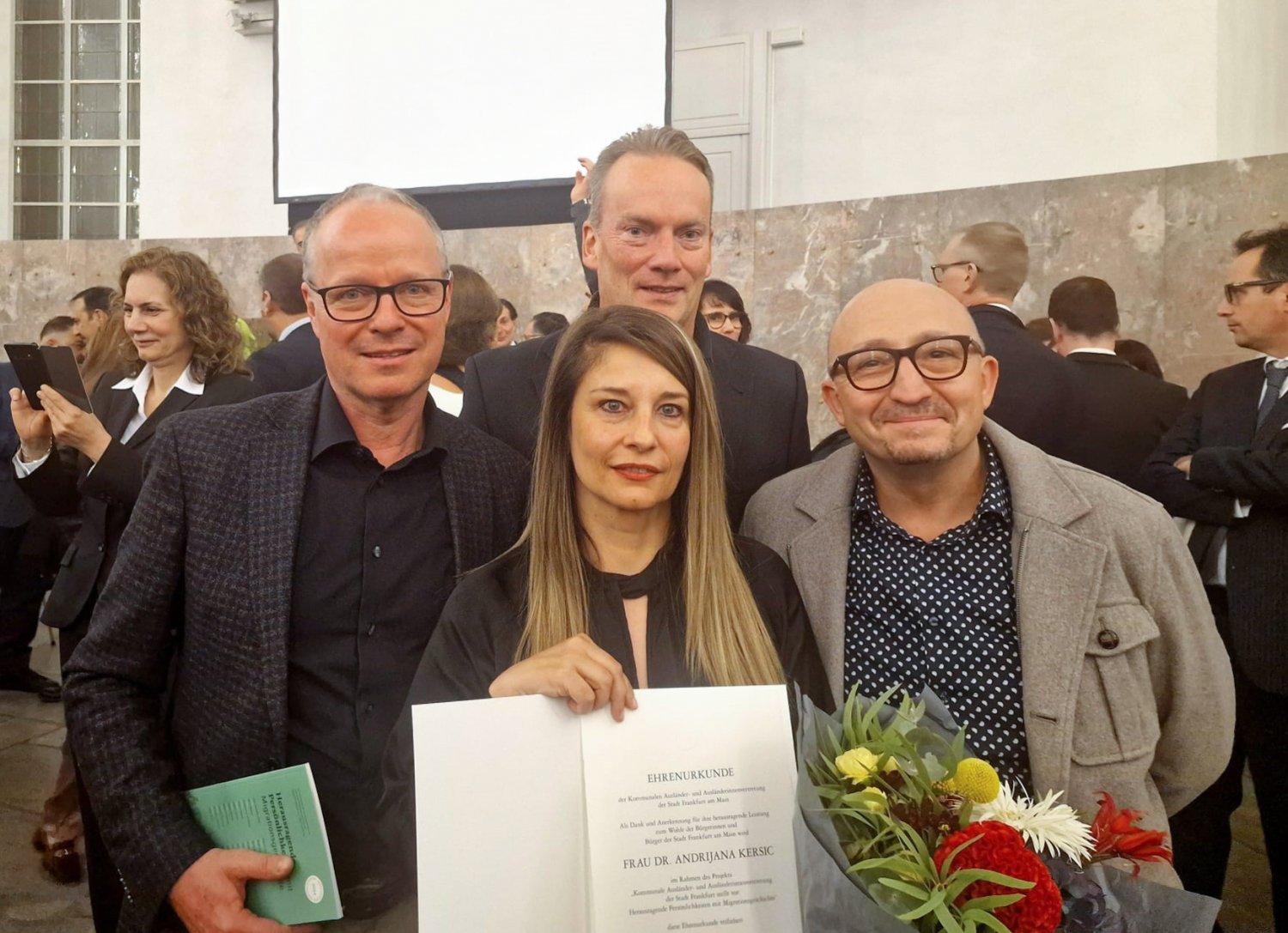 Dr. med. Sven Thonke, Chefarzt der Klinik für Neurologie, Dr. med. Florian Unbehaun, Chefarzt der zentralen Notaufnahme, Dr. med. Mario Abruscato, Leitender Oberarzt der Klinik für Neurologie und vorne Dr. med. Andrijana Kersic.