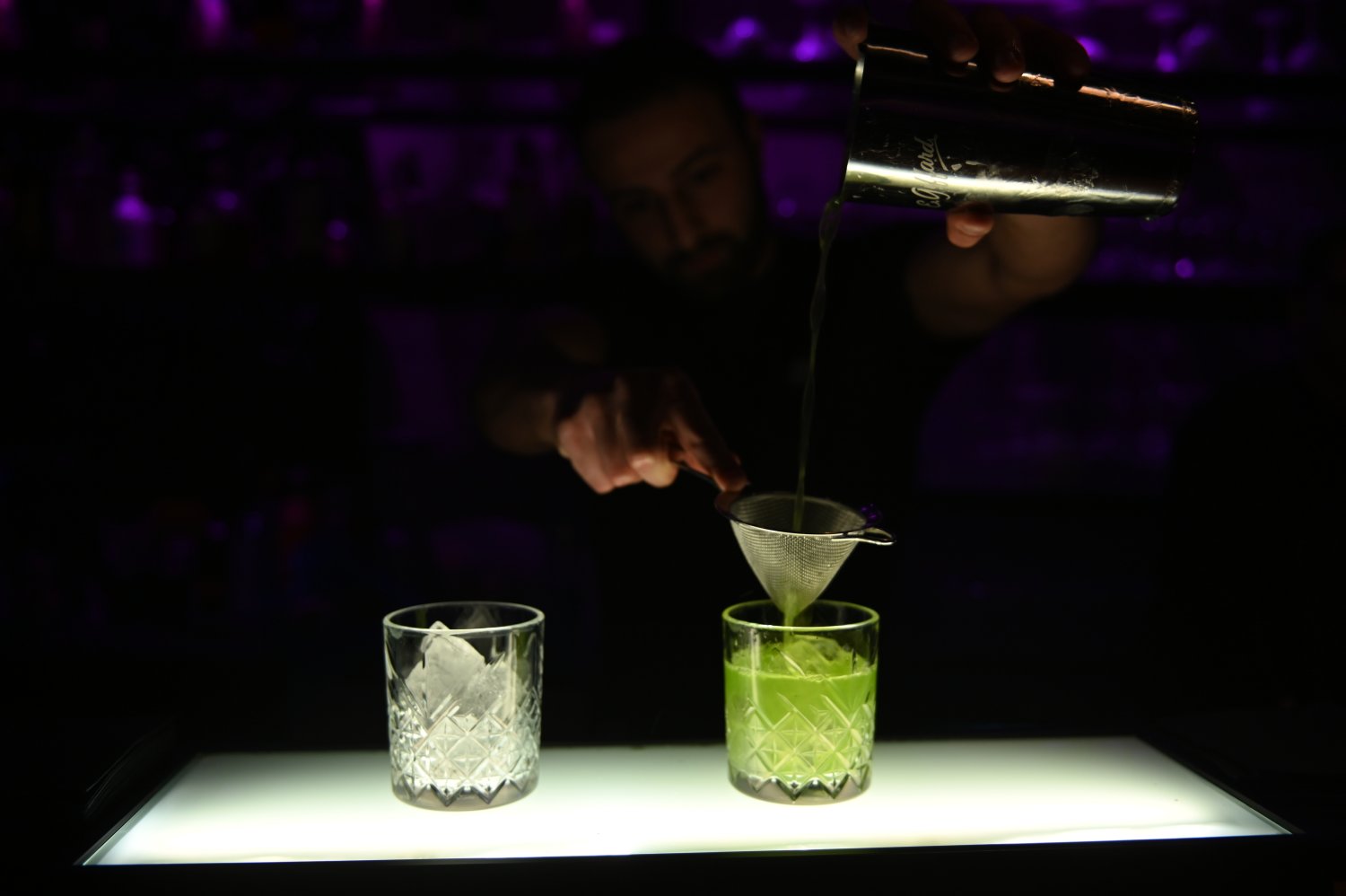 Eines der vielen Highlights der Hanauer LokalRunden: der Cocktailkurs im Café Central am Marktplatz.