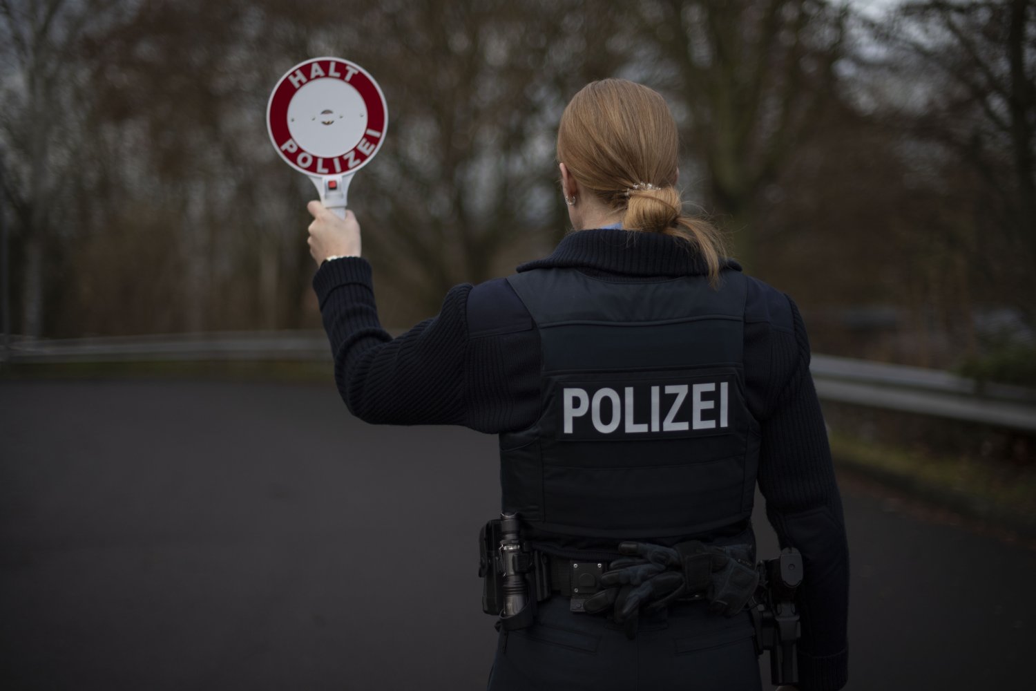 Polizeibeamtinnen und -beamte kontrollierten am Montag in zwei gebildeten Einsatzabschnitten in der Polizeidirektion Offenbach sowie der Polizeidirektion Main-Kinzig.
