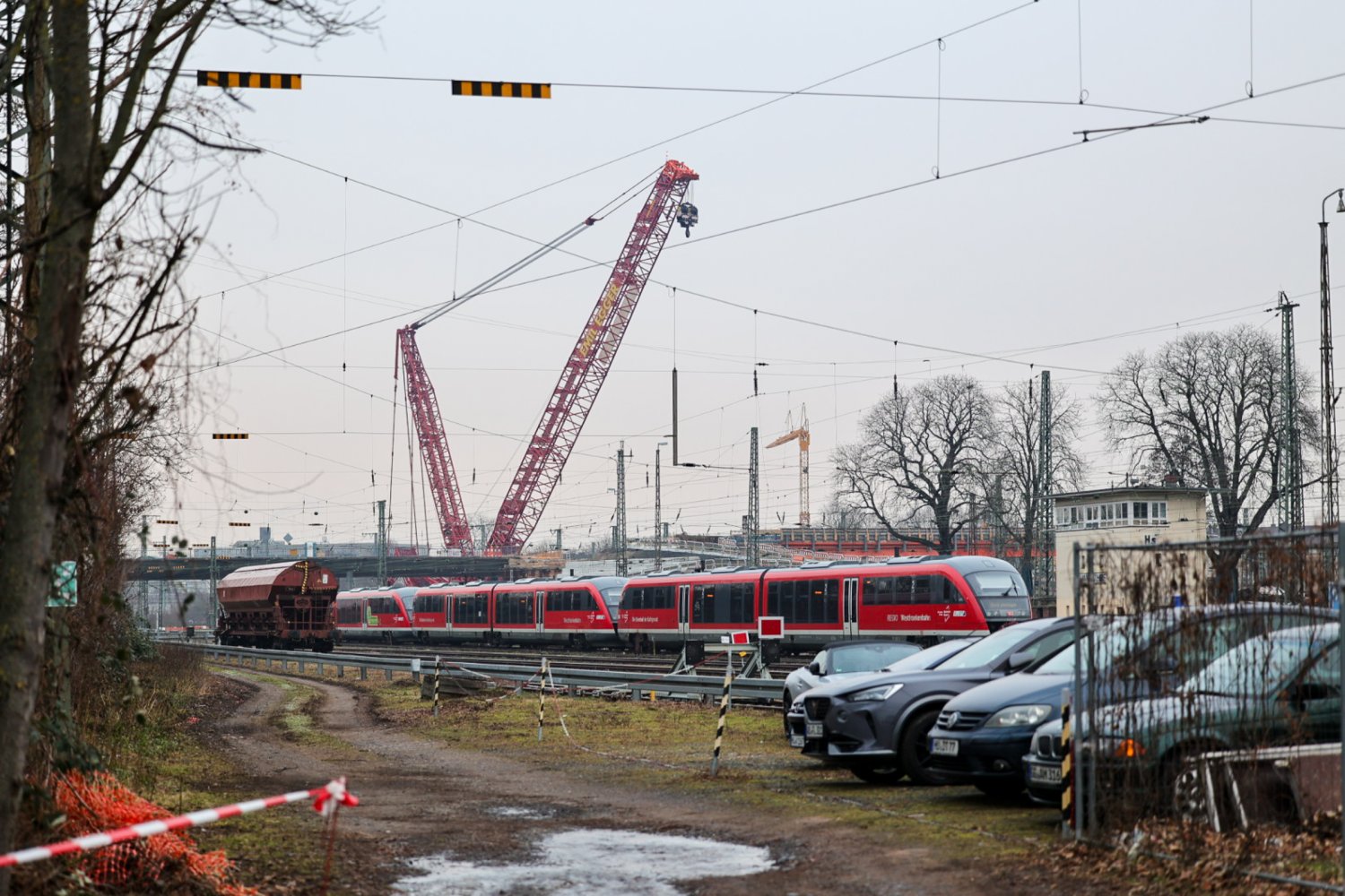 Auf dem Baustellen-Gelände der Hauptbahnhofbrücke wurde bei Sondierungsarbeiten am Dienstagnachmittag eine 250-Kilo-Weltkriegsbombe gefunden.