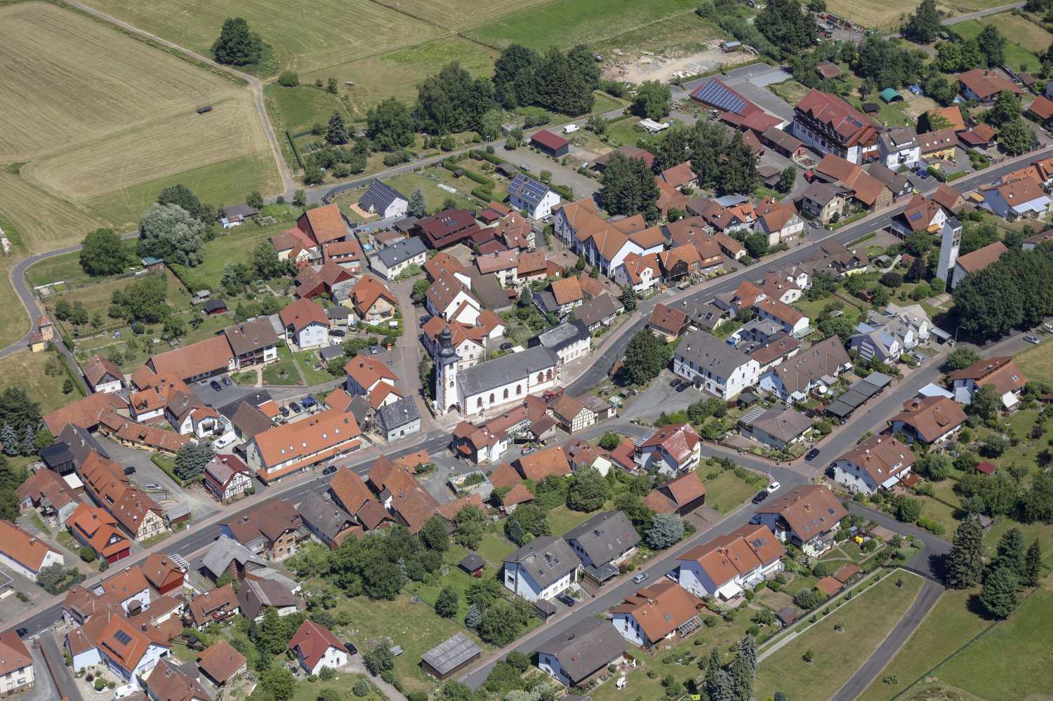 Gebrauchsfertig, komfortabel, dauerhaft, günstig und umweltschonend – Fernwärme bietet für die Bürgerinnen und Bürger zahlreiche Vorteile. Deshalb hat die Stadt Wächtersbach 2023 begonnen, den Aufbau eines Fernwärmenetzes zu planen.