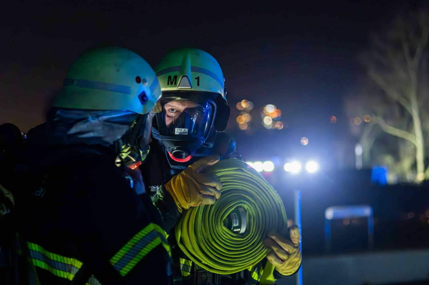 Unter realitätsnahen Bedingungen probten die ehrenamtlichen Einsatzkräfte der Freiwilligen Feuerwehr Maintal den Ernstfall. 
