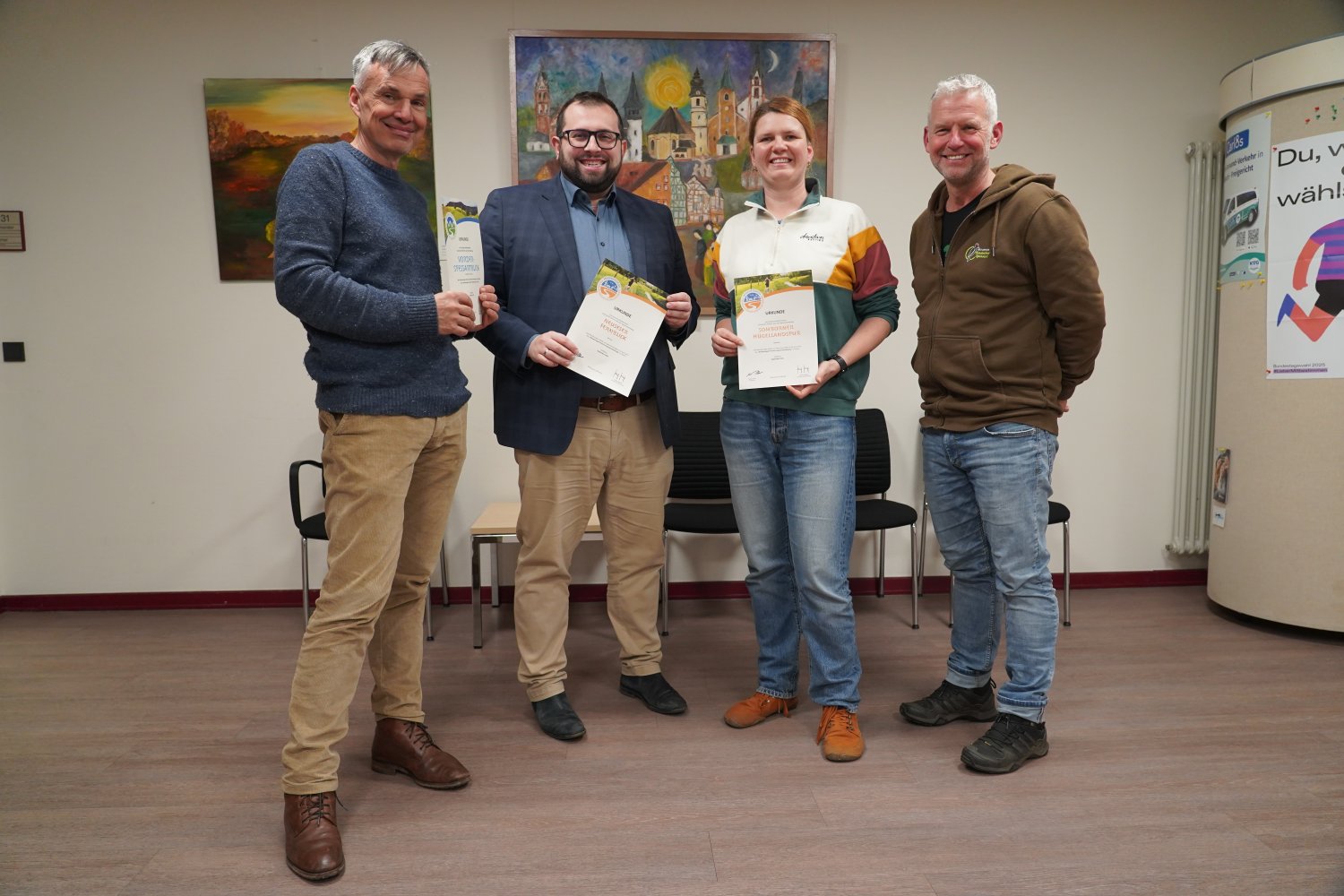Bernhard Mosbacher, Geschäftsführer der Spessart Tourismus und Marketing GmbH, Bürgermeister Waldemar Gogel, Annika Ludwig, Geschäftsführerin des Naturparks Hessischer Spessart und Naturpark-Wegemanager Micheal Kaufmann (v.li.)
