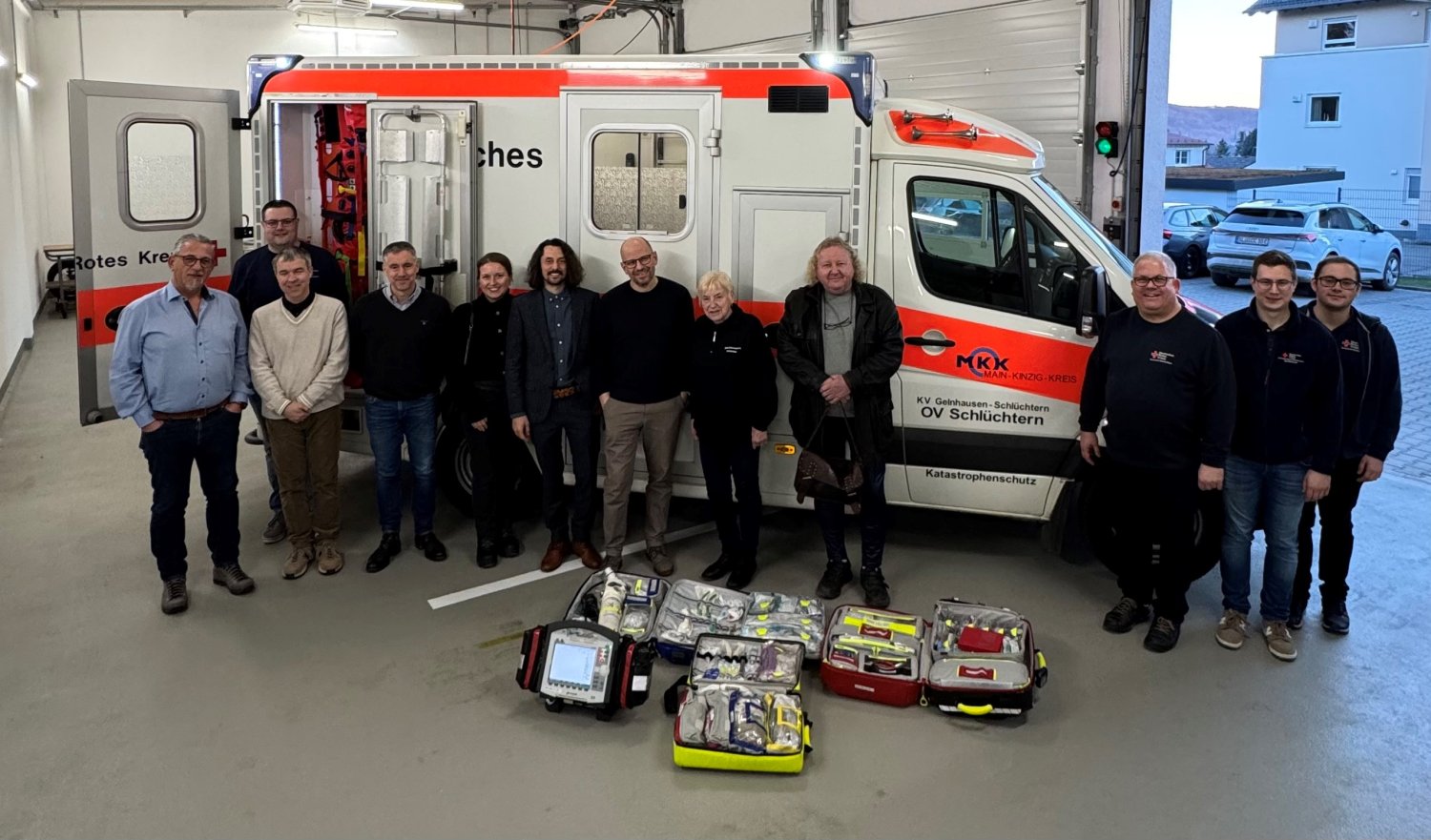 Der DRK-Ortsverein Schlüchtern veranstaltete eine Dankeschön-Veranstaltung für die großzügigen Spenderinnen und Spender, die mit ihrer Unterstützung die Reparatur des Rettungswagens ermöglicht haben. 
