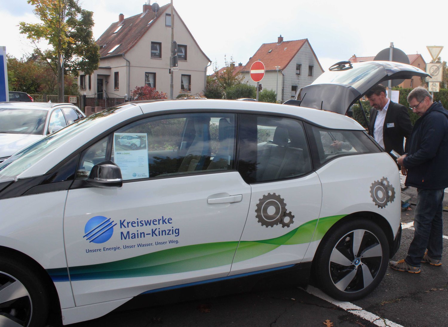 Wer mit dem E-Auto unterwegs ist, sollte trotzdem wissen, inwiefern der Winter dem Fahrzeug zusetzen kann und wie eine möglichst hohe Reichweite bei Minusgraden erhalten bleibt.