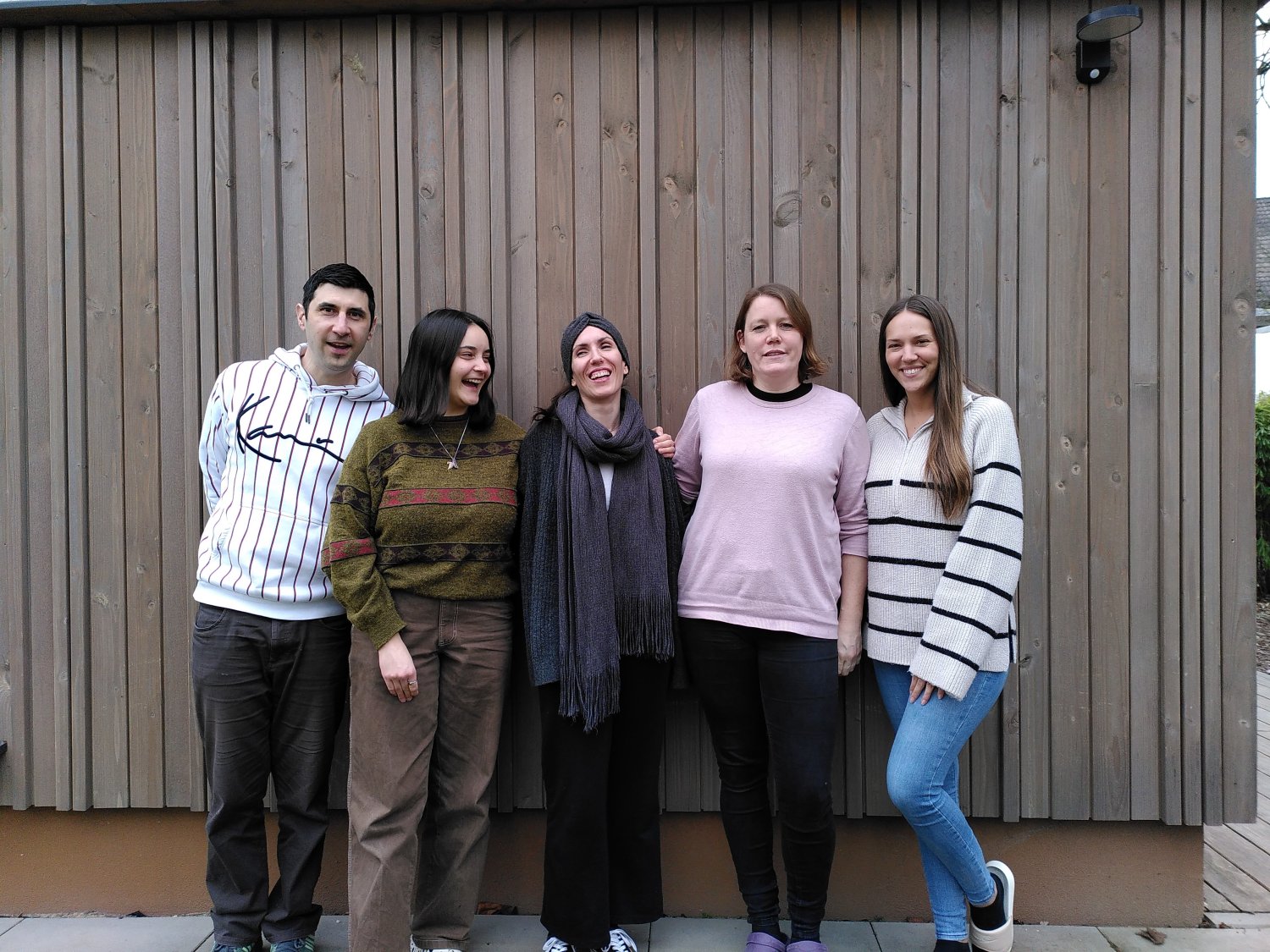 Maintal wirbt auch im Ausland um pädagogische Fachkräfte für die städtischen Kitas. Im Team des Familienzentrums Ludwig-Uhland-Straße arbeitet seit kurzem die Spanierin Carlota Diaz-Meco Fernandez (Bildmitte).