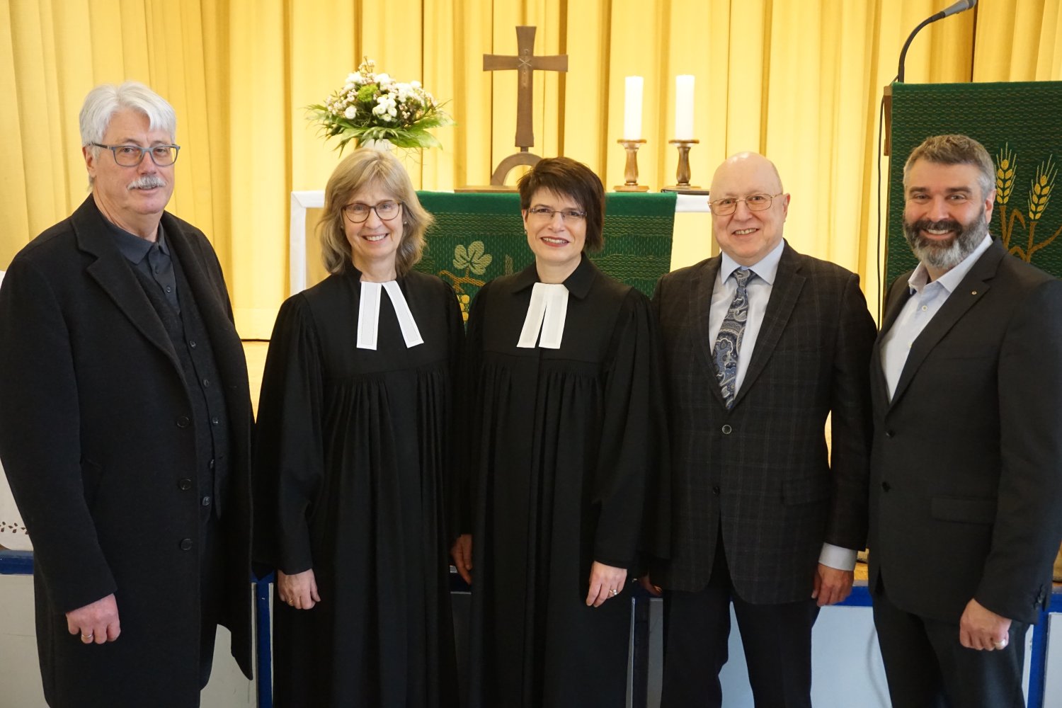 v.l.n.r.: Dr. Norbert Reichhold, Aufsichtsratsvorsitzender MLS, Pfarrerin Katrin Kautz, Pfarrerin Kerstin Schroeder, Kurt Rothmann, Kirchenvorstand Stadtkirchengemeinde, Thorsten Hitzel, Vorstandsvorsitzender MLS.