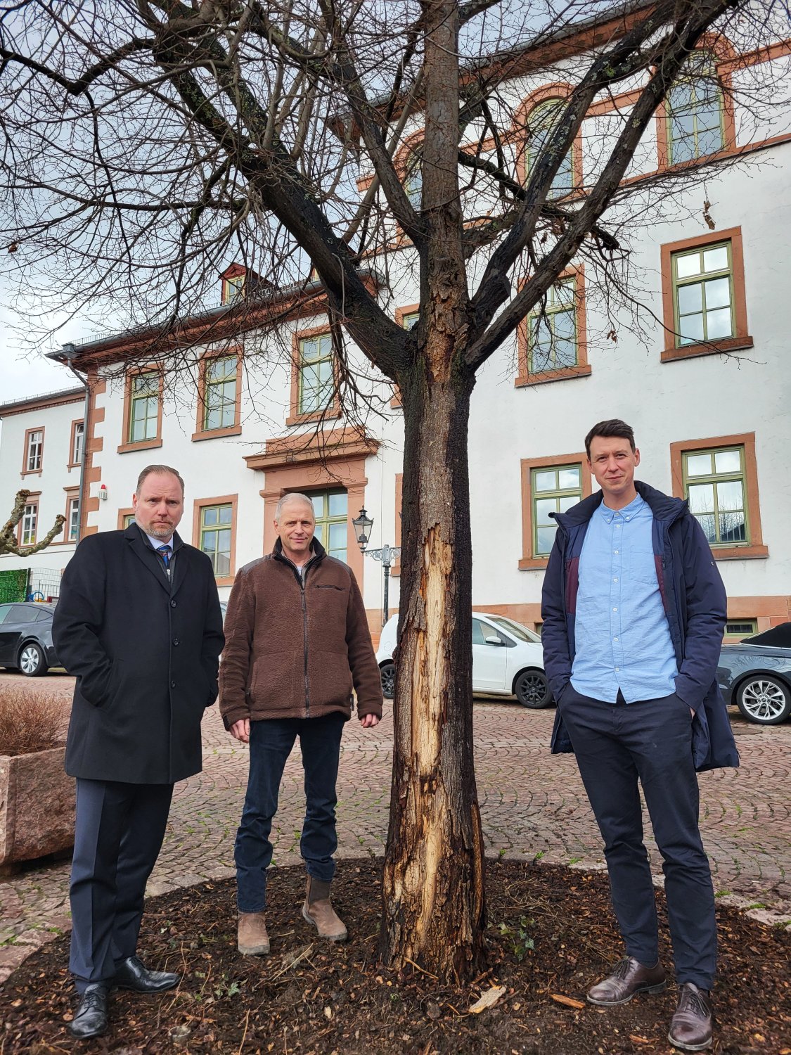 Bürgermeister Christian Litzinger, Umweltbeauftragter Jürgen Koch und Bauamtsleiter Eppo Haas (v.li.).