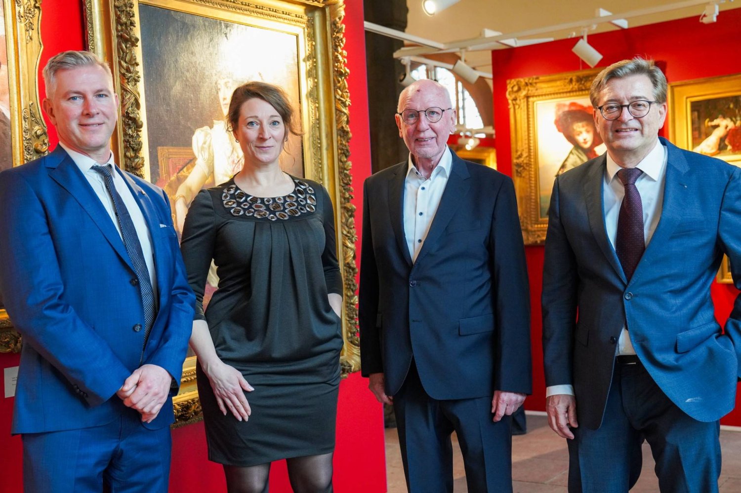 Bürgermeister Christian Zimmermann, Museumsleiterin Stefanie Dallmann, Erster Stadtrat Dietmar Broj und Kurator Dr. Michael Imhof (von links) haben viel Herzblut in die Ausstellung gesteckt und freuen sich über regen Besuch aus ganz Deutschland.