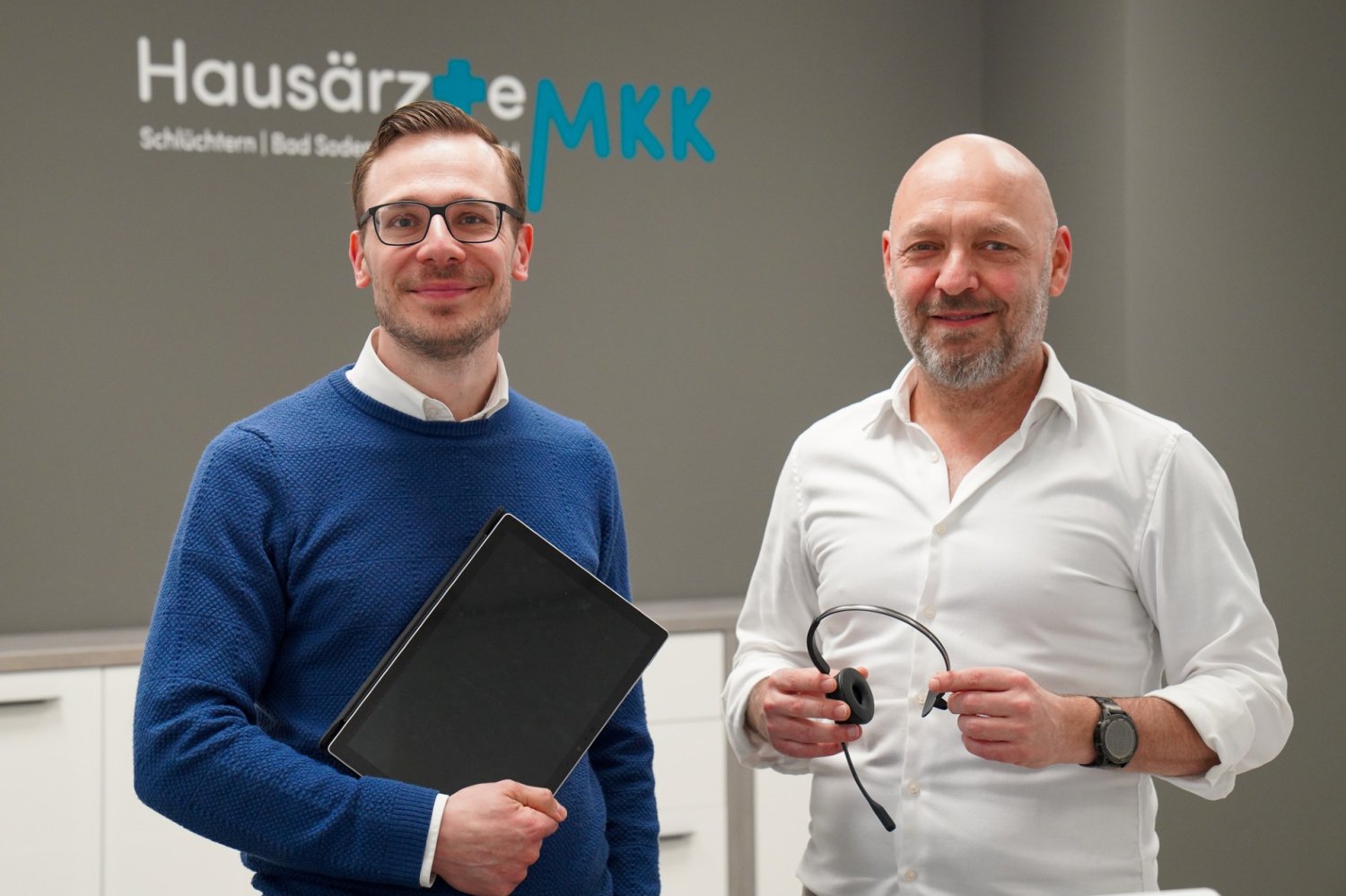 Ingo Roth (links) und Davud Faghih-Zadeh, beide Gesellschafter und Hausärzte bei Hausärzte MKK, haben ihre Verwaltungssysteme bereits vollständig digitalisiert.