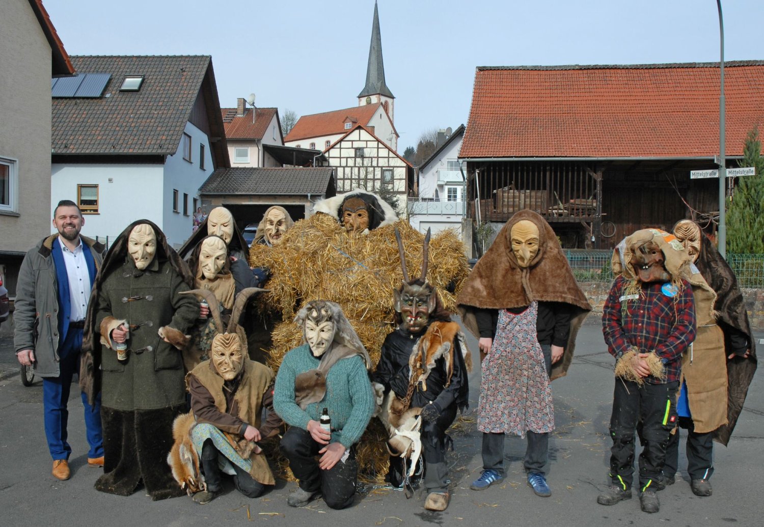 Am Fastnachtsdienstag ziehen alljährlich vermummte Jugendliche durch die Sinntalgemeinde.
