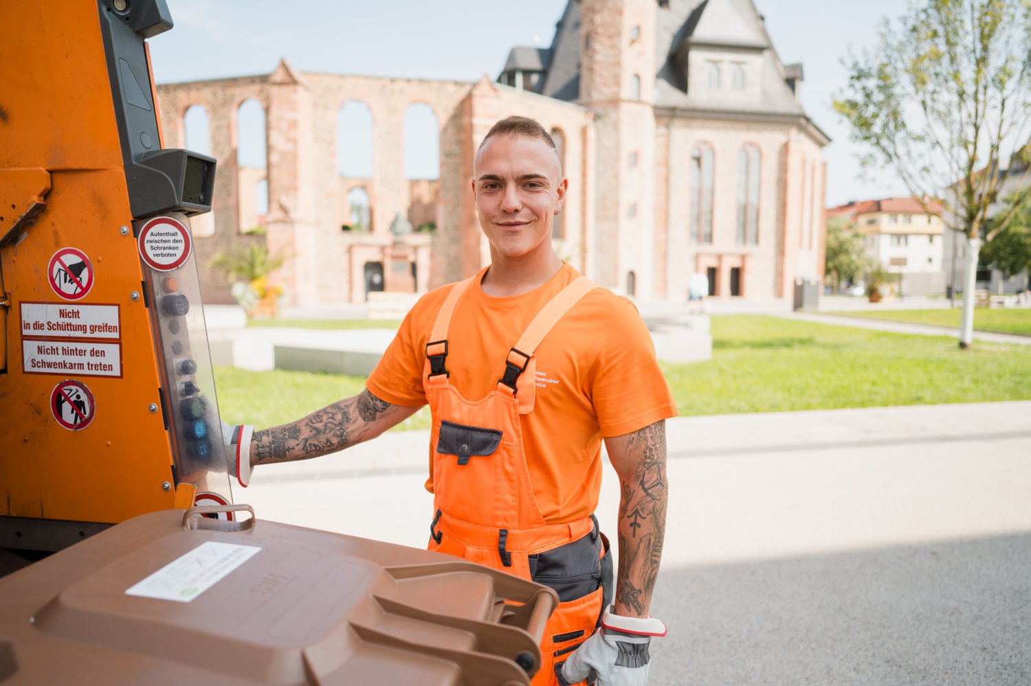 Am 7. März ist der Internationale Tag der Mülltrennung: Stadträtin Isabelle Hemsley und Hanau Infrastruktur Service (HIS), zuständig für die Abfallwirtschaft in Hanau, rufen zur sauberen Mülltrennung auf.