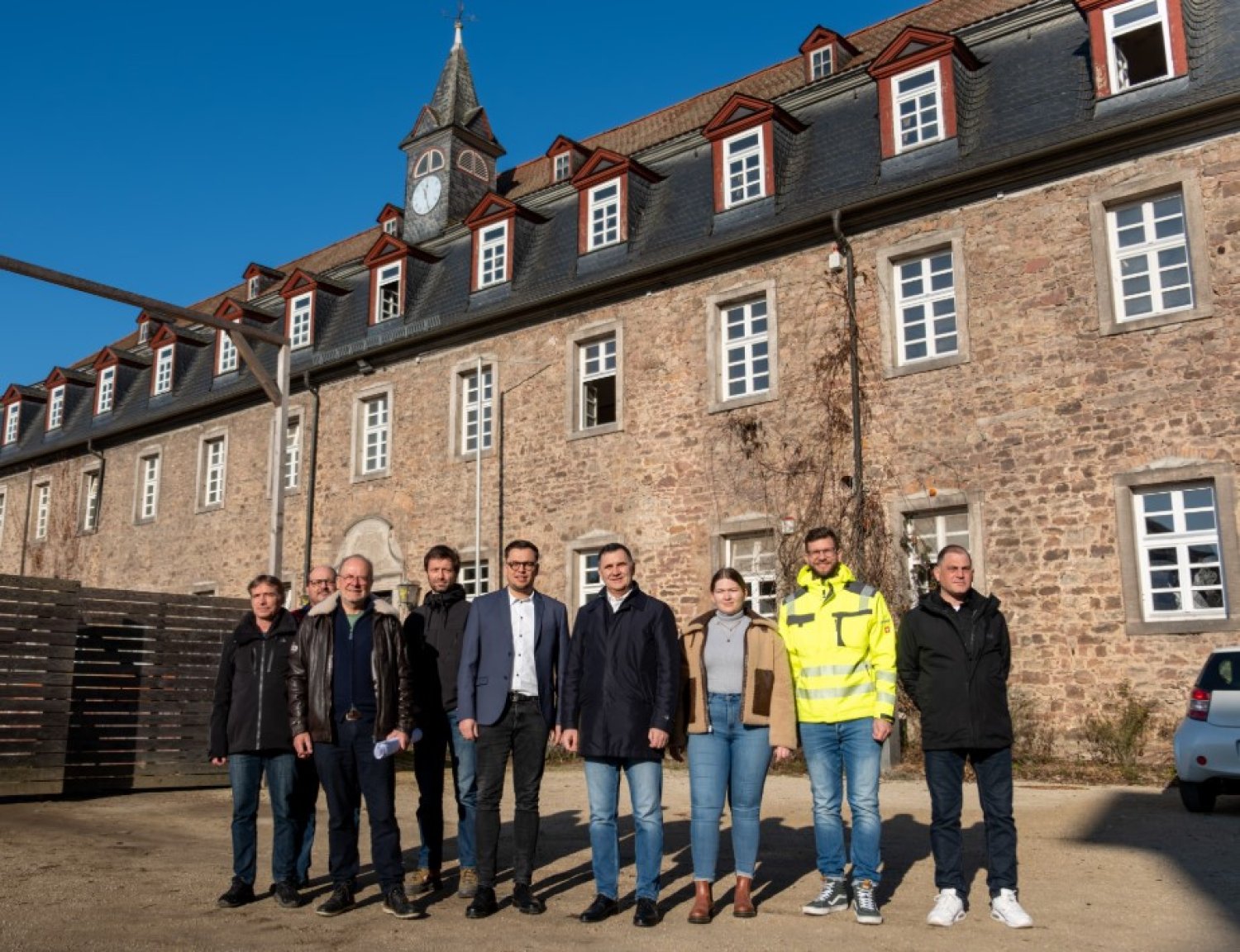 Die Firma artbau Projekt GmbH aus Bruchköbel wurde mit den umfangreichen Fachplanerleistungen und Bauarbeiten beauftragt. Die ausführende artbau Projekt GmbH zeigt sich erfreut über die anstehende Zusammenarbeit.