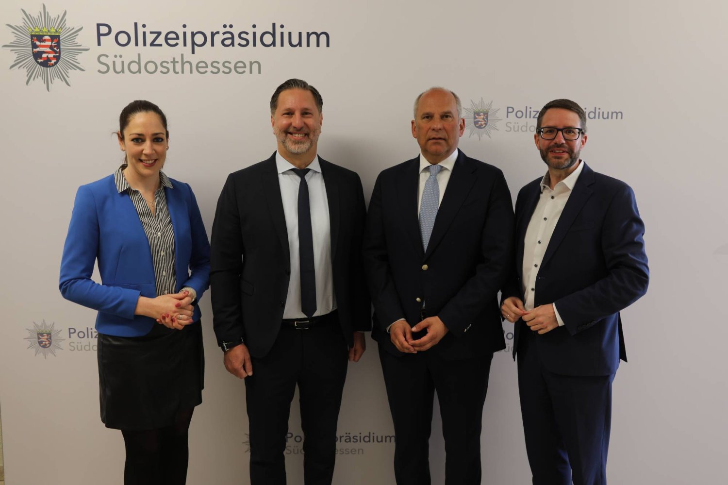 Stadträtin sowie Ordnungsdezernentin Isabelle Hemsley, Polizeipräsident Daniel Muth, Innenminister Prof. Dr. Roman Poseck, Landrat Thorsten Stolz (v.li.).