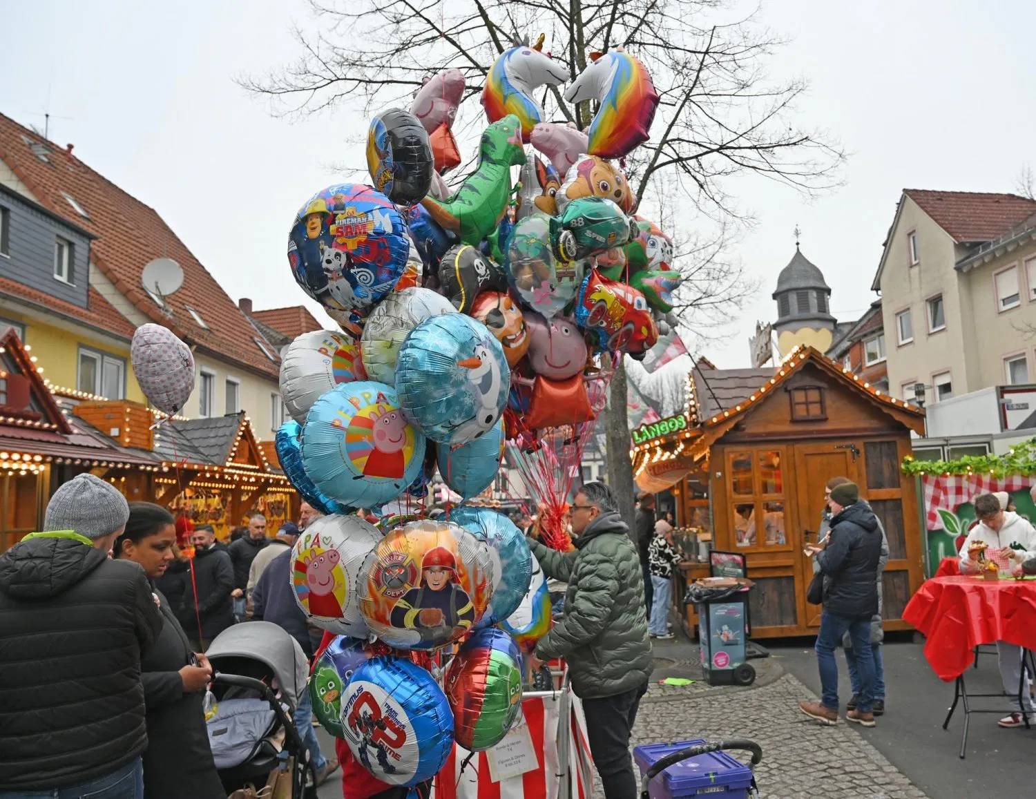 Mit dem traditionsreichen Kalten Markt vom 7. bis 11. November, der mit buntem Markttreiben, Konzerten und regionalem Flair lockt, endet der Veranstaltungskalender 2025.