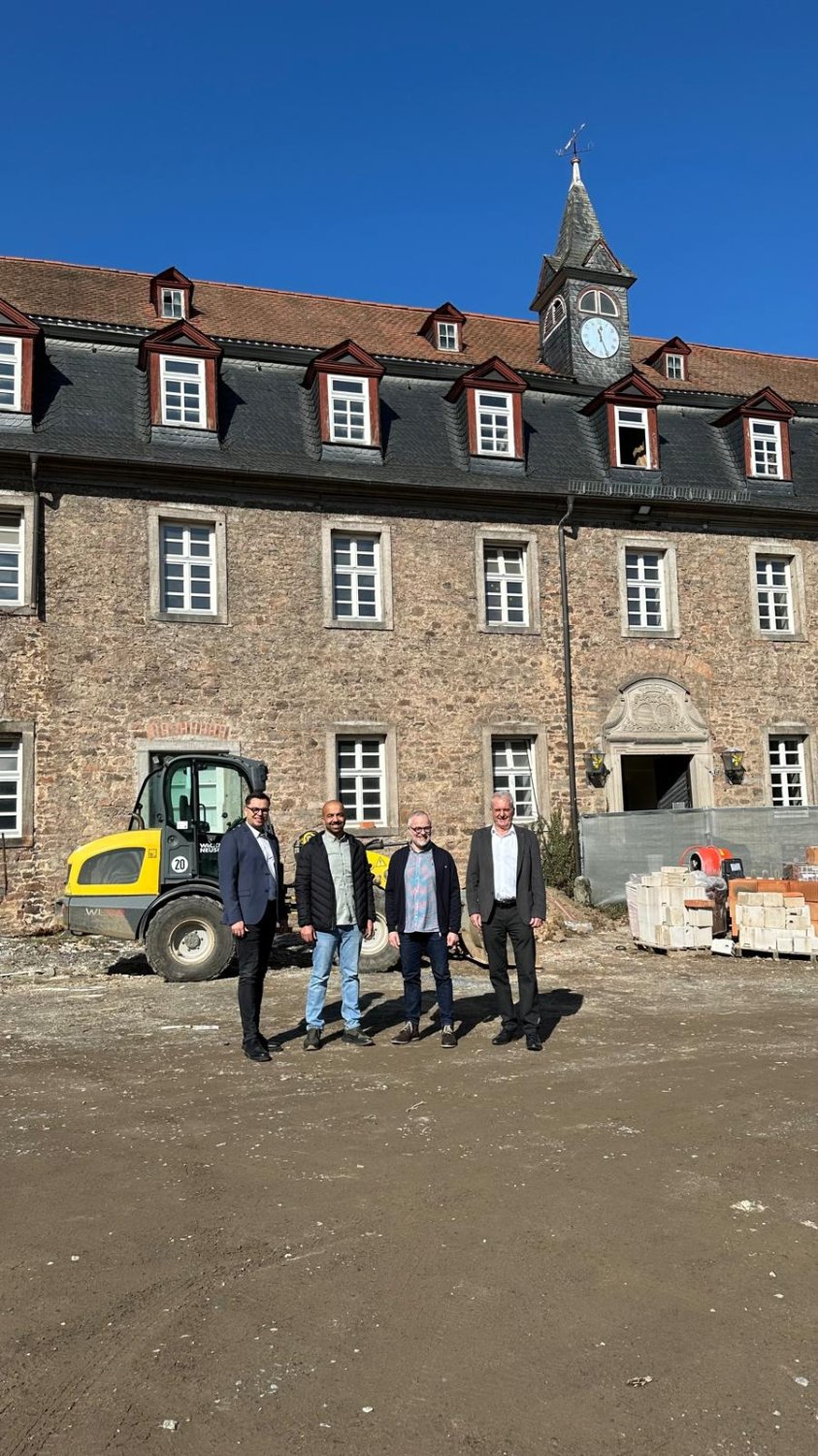 Die Zahnarztpraxis Dr. Voß & Dr. Gerez verlegt ihren Standort in die modernisierte Rentkammer im Schlossareal Wächtersbach.