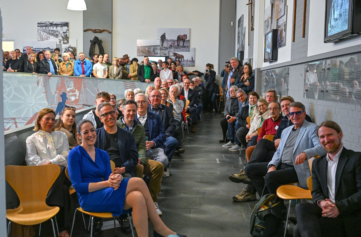 Volles Haus im Museum Großauheim und strahlende Gesichter bei der Eröffnung.