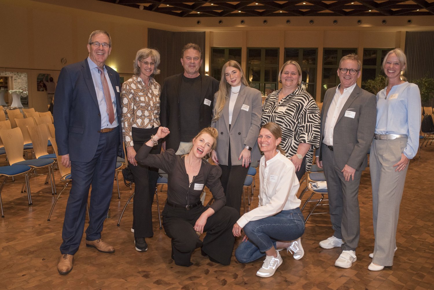 Christine Eixenberger (oben, von links nach rechts: Heinz-Werner Binzel, Vera Berding, Harald Wittig, Sarah-Kim Jäschke, Silvia Goetz, Jahn Fischer und Alexandra Stock; unten, von links nach rechts: Christine Eixenberger und Stefanie Heil).