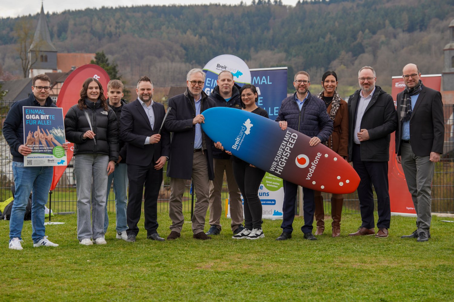 v.l.n.r.: Philipp Kneip, Jana-Marie Müller, Marlon Betz, Tobias Orta, Rolf-Peter Scharfe, Benjamin und Giovanna Adler, Thorsten Stolz, Simone Roth, Matthias Schmitt und Mathias Faubel.