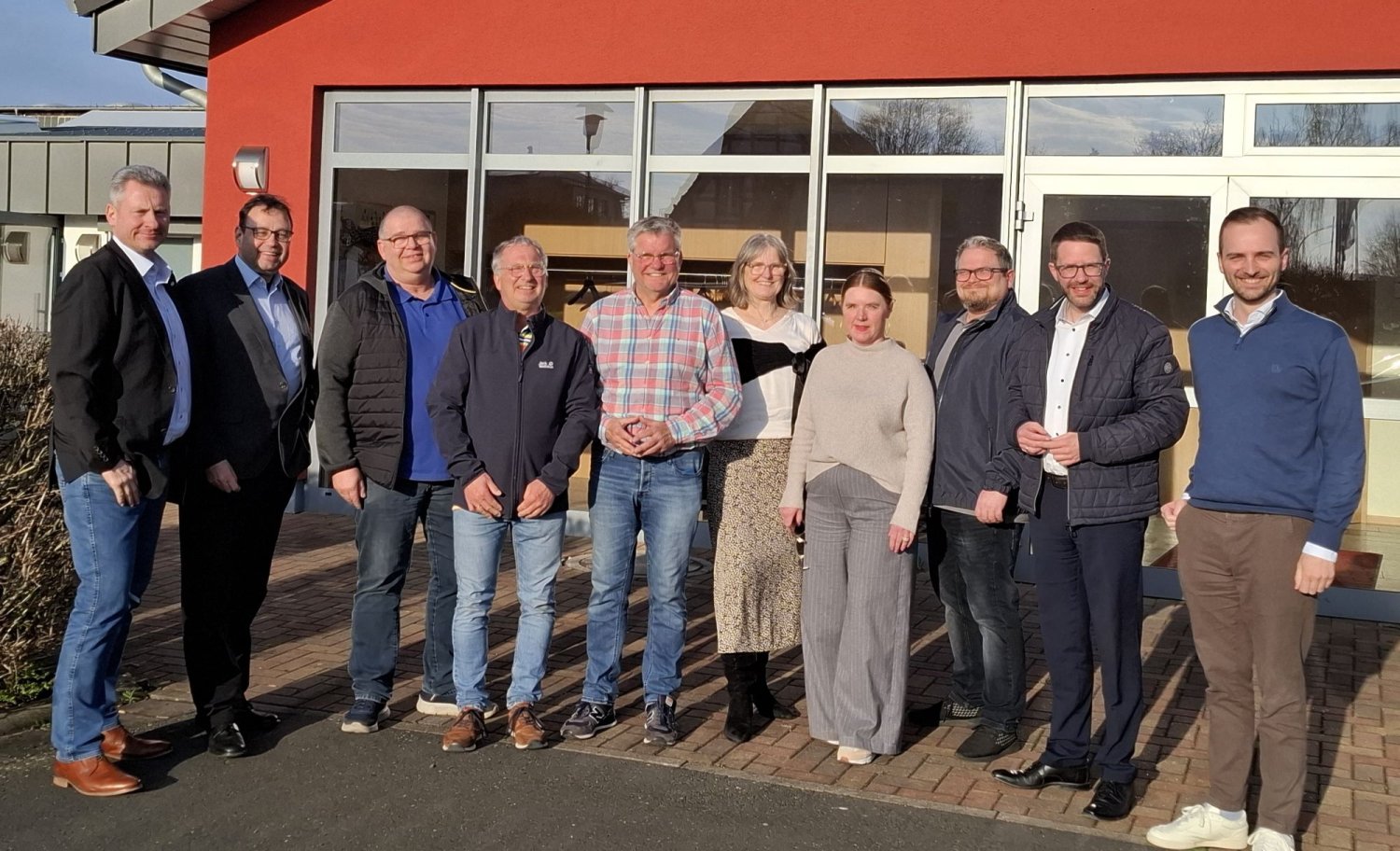 Vertreter der SPD-Kreistagsfraktion und der SPD-Gründau gemeinsam mit Landrat Thorsten Stolz (zweiter von rechts) sowie dem Ersten Kreisbeigeordneten und Aufsichtsratsvorsitzenden Andreas Hofmann (links) zu Besuch bei der aQa gGmbH.
