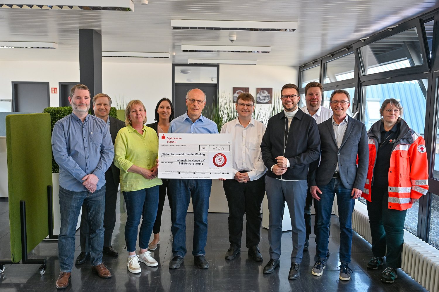 v. l. n. r.: Martin Brand, Hermann Köck, Silvia Brand, Yvonne Backhaus-Arnold, Dirk Vereeken, Nils Kleis, Bürgermeister Dr. Maximilian Bieri, Mirco Budeck, Udo Becker und Ulrike Delhoudne.