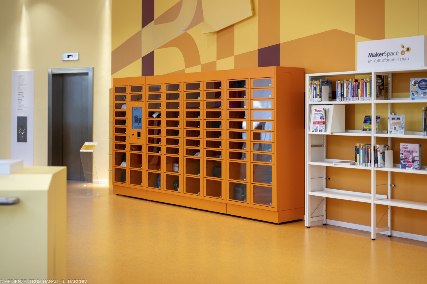 Schon seit einiger Zeit bietet die Stadtbibliothek im Kulturforum Hanau technische Geräte zum Ausleihen an, nun bekommt die „Bibliothek der Dinge“ einen eigenen Standort im 1. Stock des Kulturforums.