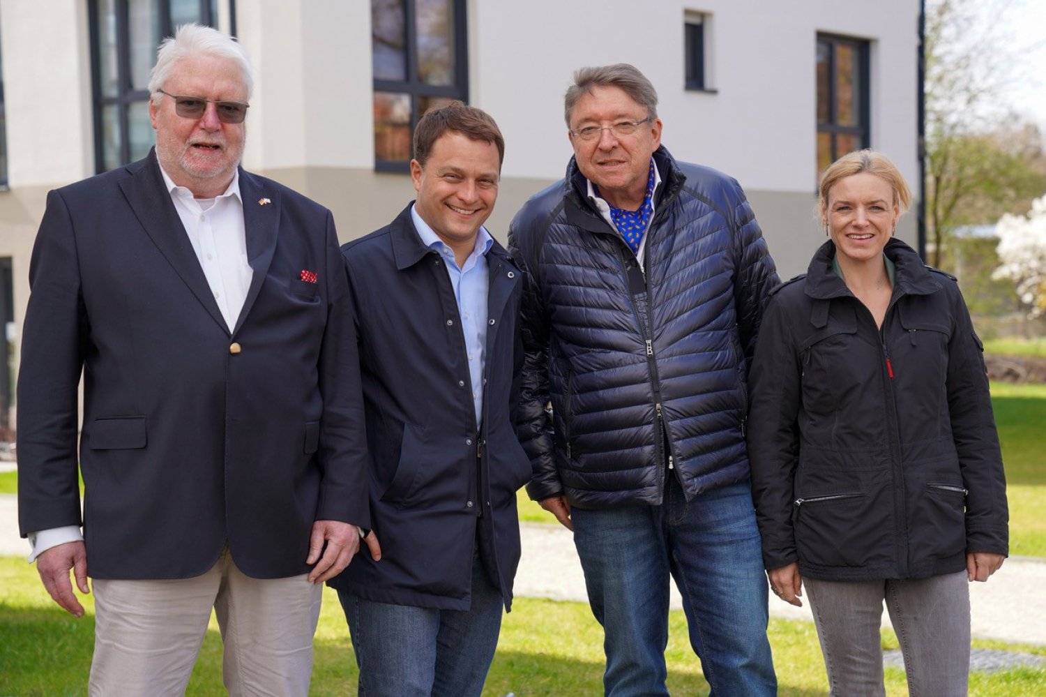 Jörg-Uwe Hahn und Sebastian Papke waren Gäste von Carsten Kulbe und seiner Tochter Katharina Jürgensen (von links).