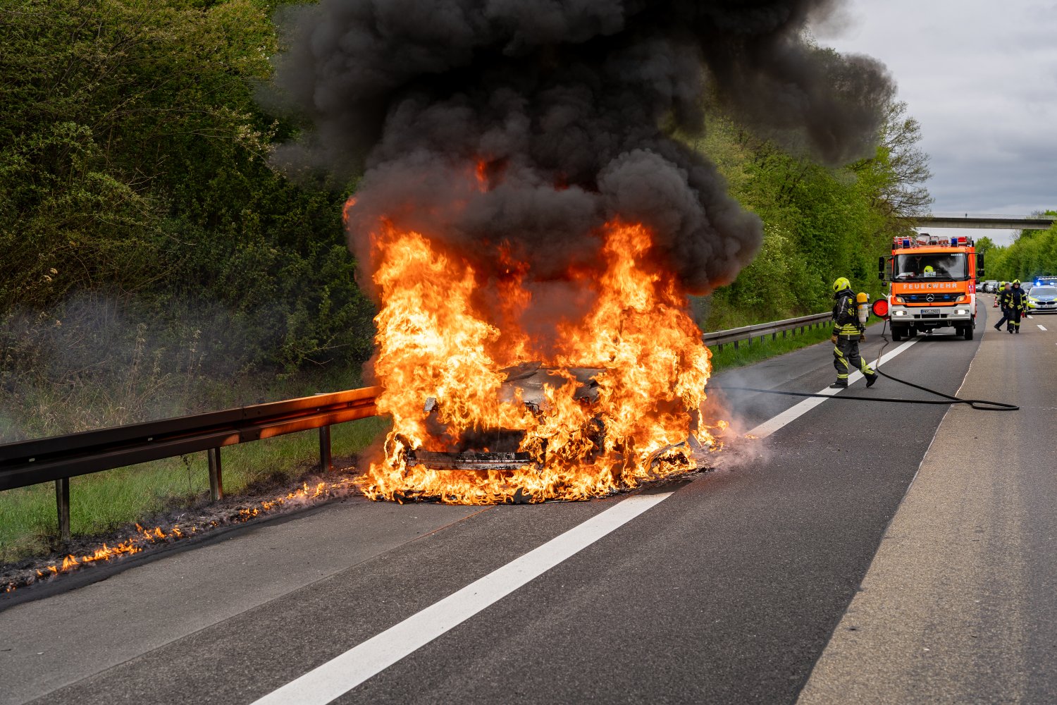  Die Feuerwehr Langenselbold wurde am Freitagnachmittag gegen 15:43 Uhr zu einem PKW-Brand alamiert.