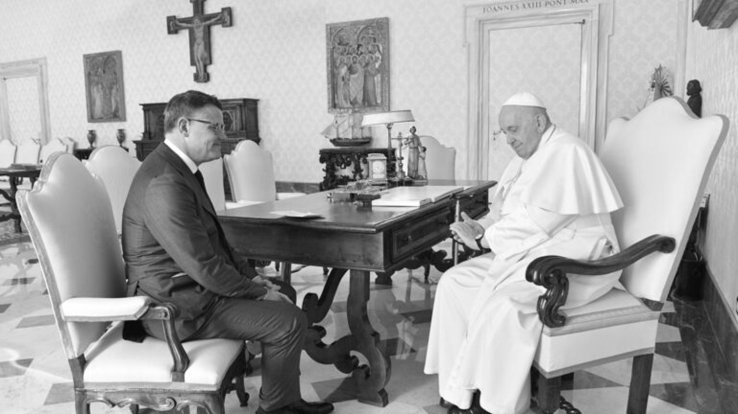 Ministerpräsident Boris Rhein hatte Papst Franziskus bei einer Privataudienz im März 2023 im Vatikan getroffen.
