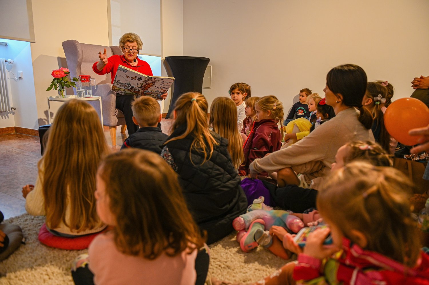 Märchenbotschafterin Marie-Luise Marjan liest im Stadthof.