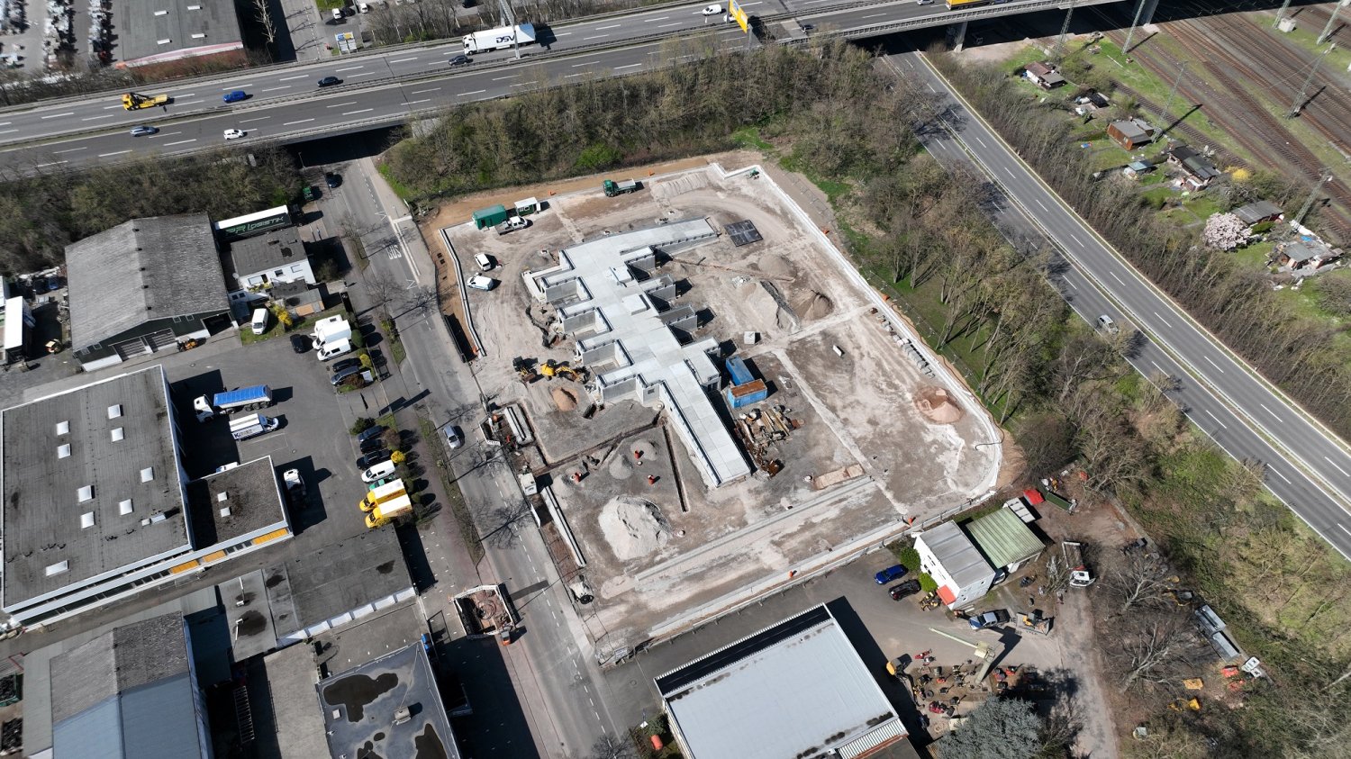 Die Baustelle von oben. Der neue Wertstoffhof soll im Spätsommer eröffnen.