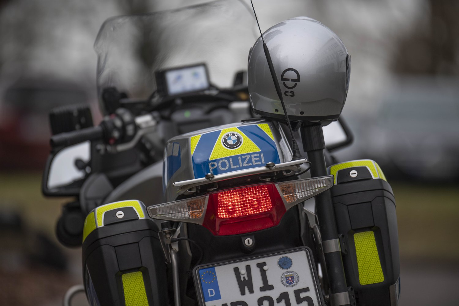 Respekt zeigen - Respekt erfahren: Begegnungen mit der Blaulichtfamilie: So heißt eine hessenweite Veranstaltungsreihe, bei der Polizeibeamte, Feuerwehrleute und Rettungskräfte mit den Bürgerinnen und Bürgern in den Dialog treten.