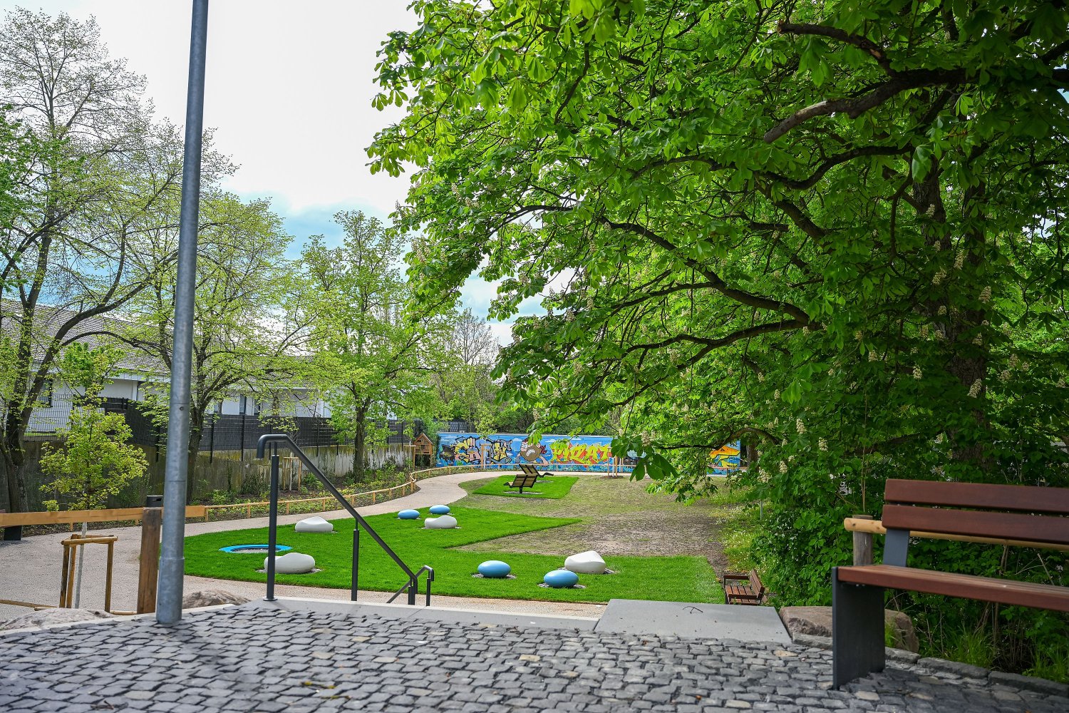 Im Mittelpunkt am Hafentorquartier (11 bis 15 Uhr) wird die neue grüne Oase stehen, die Stadträtin Hemsley und Bürgermeister Dr. Bieri um 12 Uhr offiziell einweihen.
