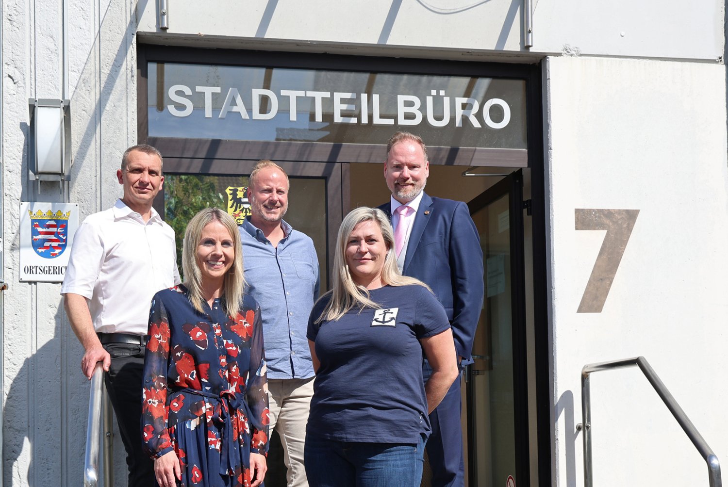 Freuen sich auf die Wiedereröffnung des Stadtteilbüros in Hailer am 12. Mai: Bürgermeister Christian Litzinger, Bastian Metzler, Daniel Dietrich (von rechts, hinten), Susanne Kusch und Katrin Hummel (links). 