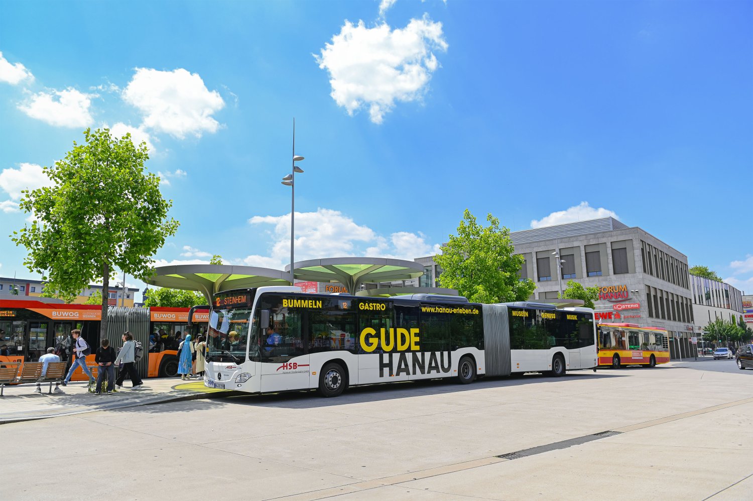 Mit dem Bus ins Theater: Die Hanauer Straßenbahn GmbH (HSB) erweitert ihr Angebot während der Brüder Grimm Festspiele Hanau.
