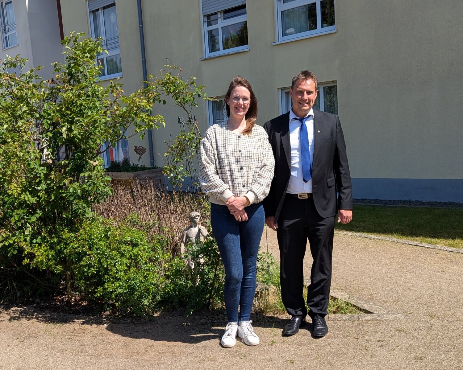 Johanna Altvater, SPD-Ortsvereinsvorsitzende und Mario Pizzala, Einrichtungsleiter Lebensbaum.