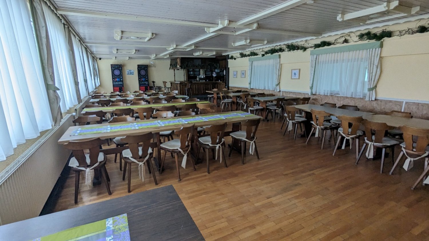 So wird das Vereinsheim des TVL nur noch bis Juni aussehen, danach bekommt der Raum ein umfassendes Makeover. Zur Verabschiedung lädt der Verein am 06.06. zur „Vereinsheim Farewell Party“.