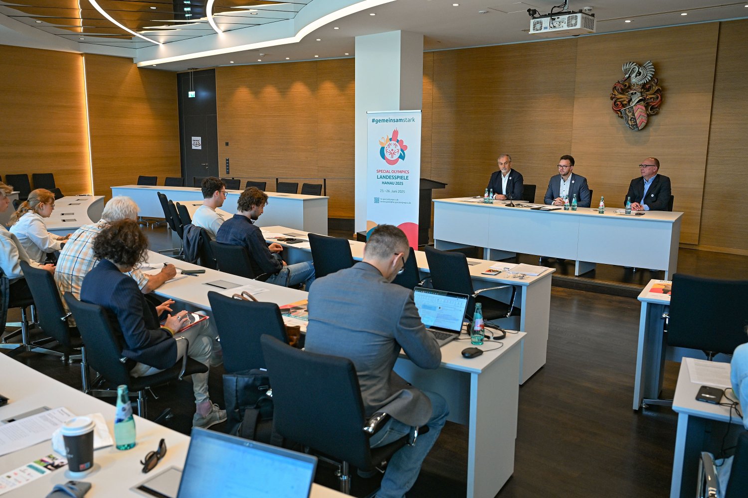 Die Pressekonferenz zu den Special Olympics Landesspielen (23. - 26. Juni) fand im Elisabeth-Selbert-Saal im Neustädter Rathaus statt.