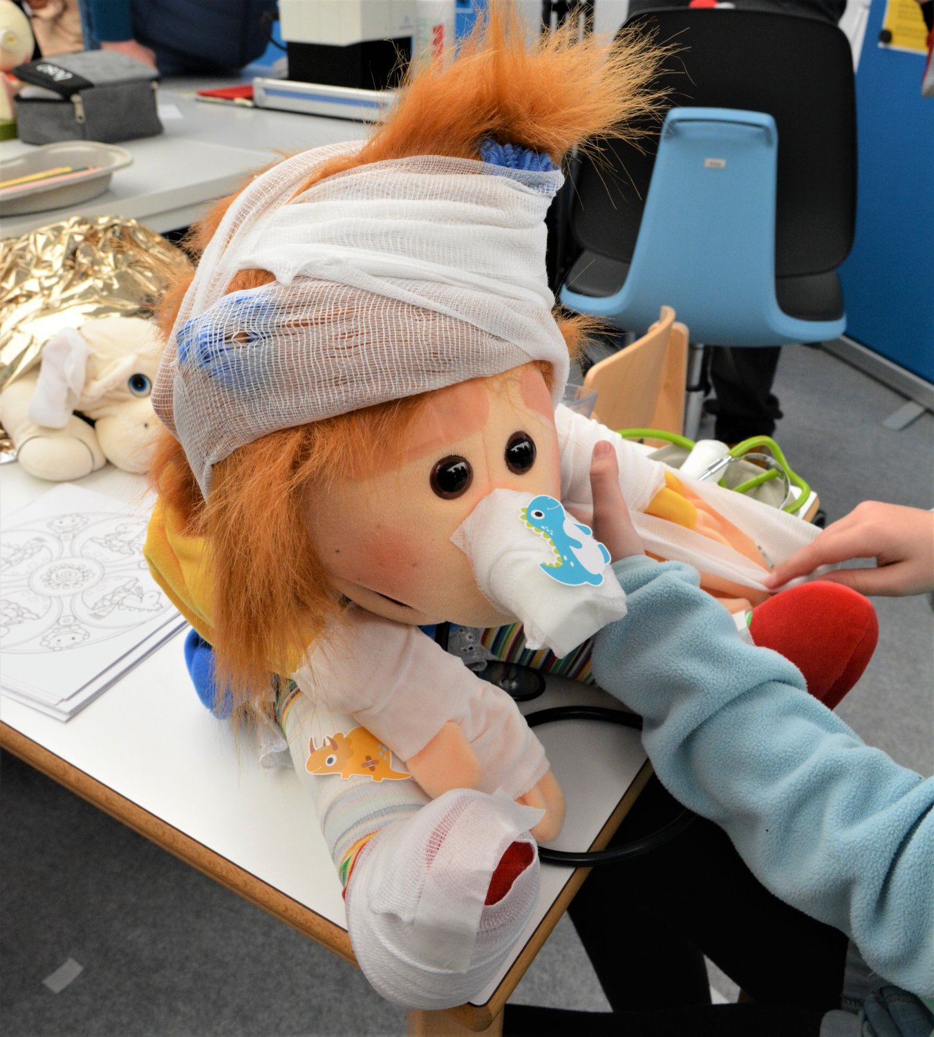Mit dem Teddy zur Untersuchung, damit Kinder ihre Angst verlieren.