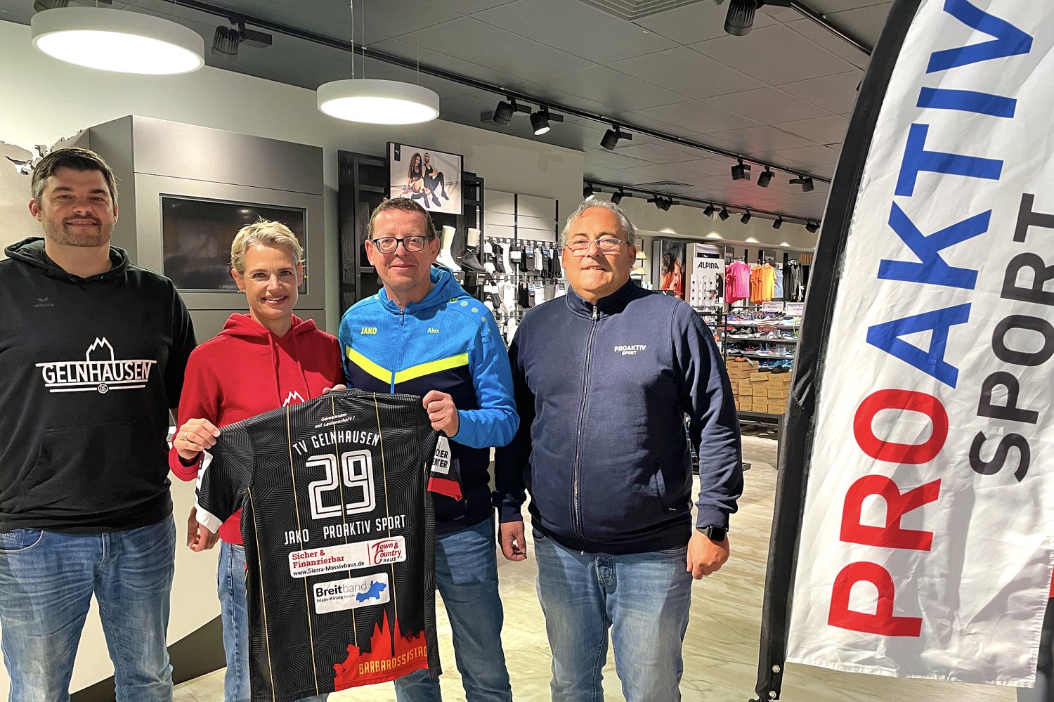 Der Handball-Drittligist arbeitet künftig mit dem renommierten Teamsportausrüster JAKO sowie dem lokalen Fachhändler PROAKTIV Sport Gelnhausen zusammen.