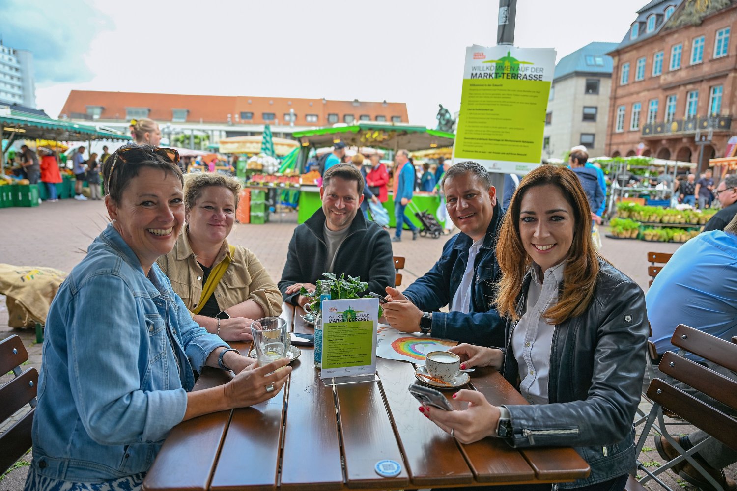 Britta Hoffmann-Mumme (Hanau Marketing Verein), Kristine Todt (Hanau Marketing GmbH, HMG), Stefan Gebauer (Klara), Daniel Freimuth (HMG) und Stadträtin Isabelle Hemsley.