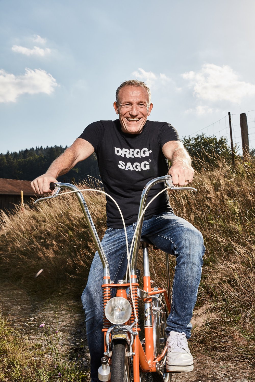 Michl Müller übernimmt die Bühne mit seinem aktuellen Programm „Limbo of Life“.