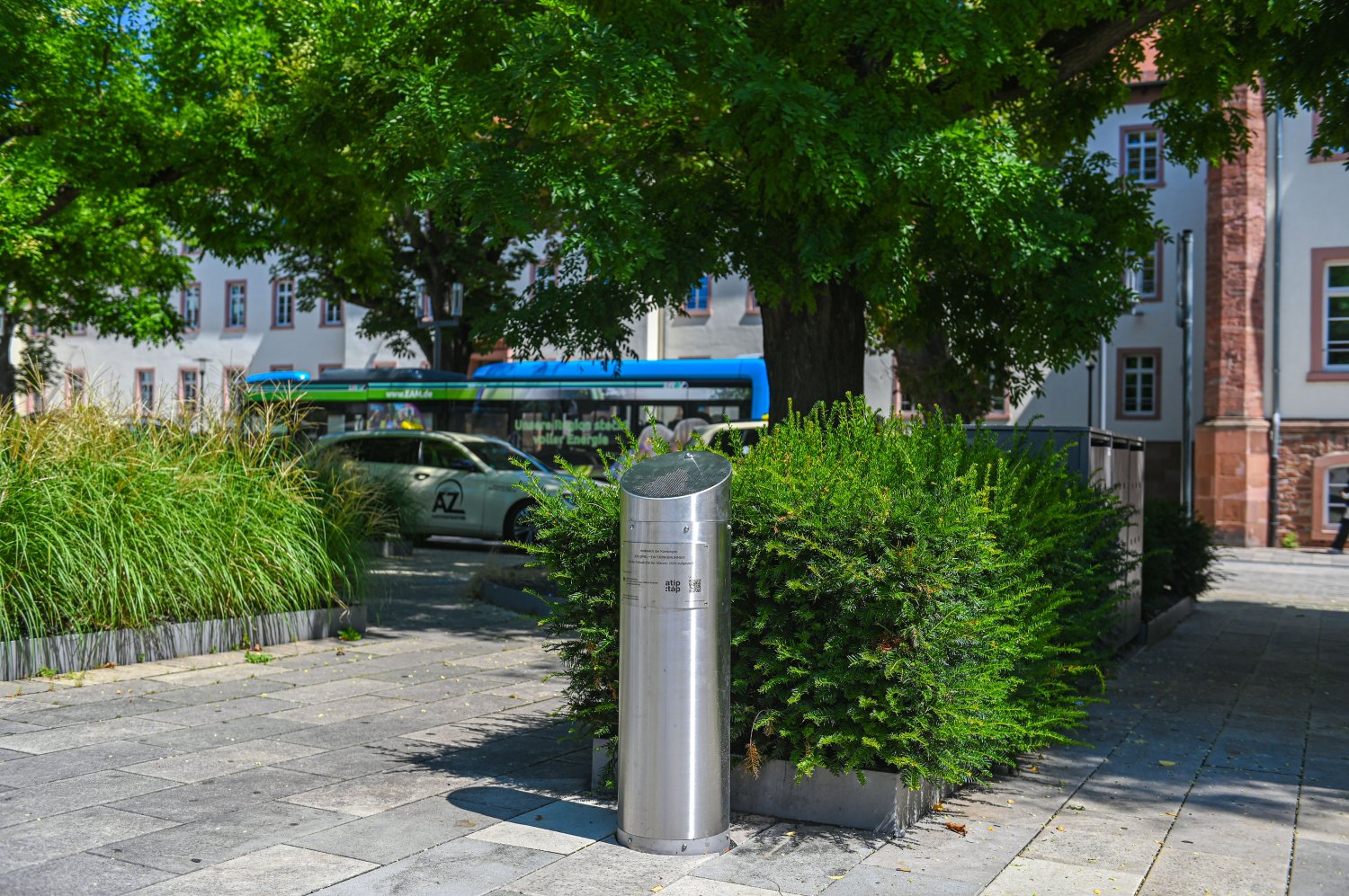 Am östlichen Rand des Freiheitsplatzes ist der erste öffentliche Trinkbrunnen der Stadt Hanau in Betrieb genommen worden. 