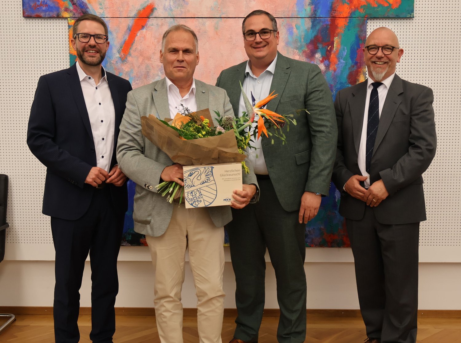 Unser Bild zeigt (von links): Landrat Thorsten Stolz, Jens Nebenführ, Jan Jakobi (Leiter des Amtes für Personal, Planung und Organisation) sowie Ralf Ziegler (Personalrat).