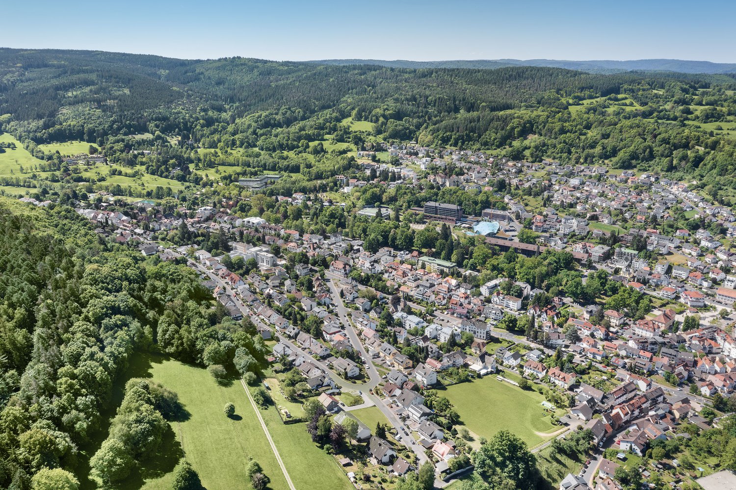 Vom Busbahnhof über das Untertor und den Salinenplatz bis hin zur Lesehalle und der Kon-zerthalle kann man jetzt ganz unkompliziert ins Netz gehen, ohne das eigene Datenvolumen zu opfern.