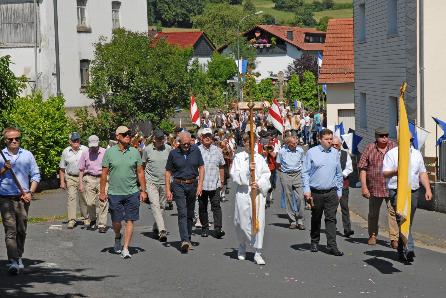 Bei strahlendem Sonnenschein feierte man auch in Weiperz Fronleichnam.