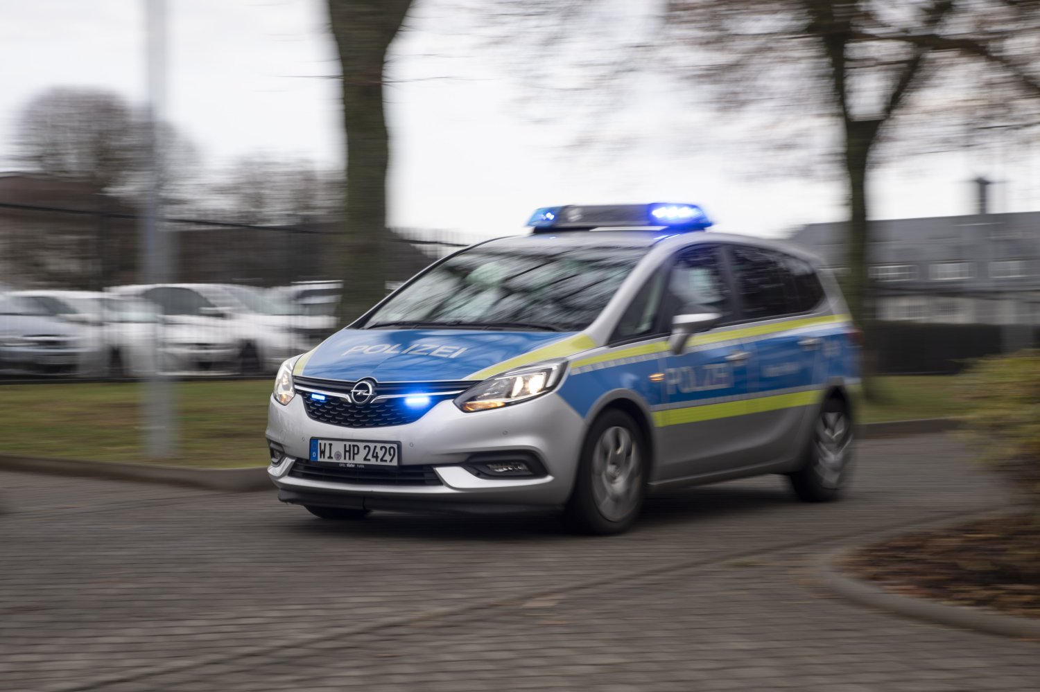 Gleichwohl den Beamten bereits einige Zeugen bekannt sind, bitten sie um weitere Hinweise.