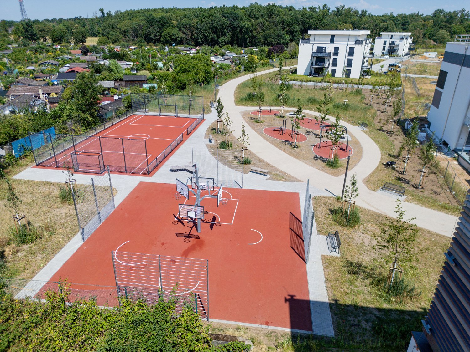 Sport- und Spielgeräte sowie Bäume, Blumen, Blütenpracht: Im Stadtquartier Pioneer Park ist der